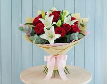Букет цветов из:  Лилии и Розы в Троицком Омской области