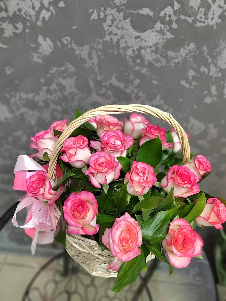 Цветочная композиция из Розы в корзине в Троицком Омской области