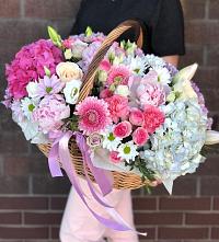 Цветочная композиция из Розы, Хризантемы, Пионы и Лизиантусы в корзине #REPLACE_PRED# Троицком Омской области