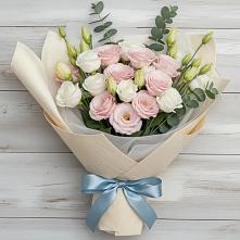 Букет цветов из:  Лизиантусы в Троицком Омской области