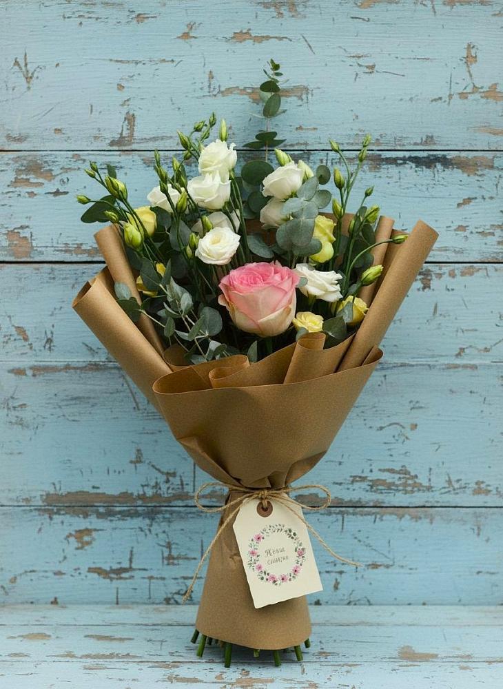 Букет цветов из: Розы и Лизиантусы в Троицком Омской области