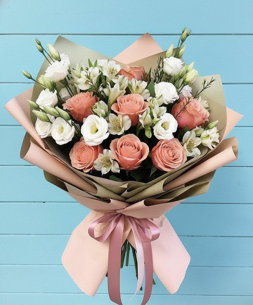 Букет цветов из: Розы, Альстромерии и Лизиантусы в Троицком Омской области