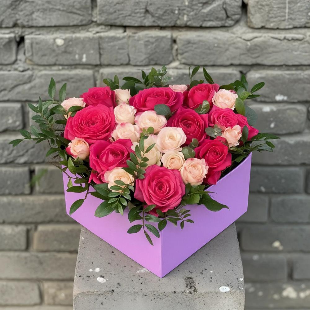 Цветочная композиция из Розы в коробке в Троицком Омской области