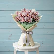 Букет цветов из:  Орхидеи и Розы в Троицком Омской области