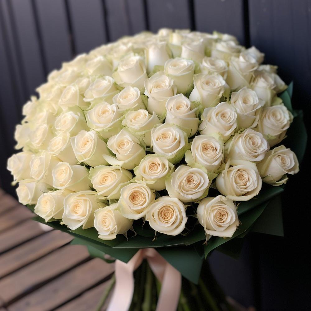 Букет 101 Белая роза Крем де ля Крем в Троицком Омской области