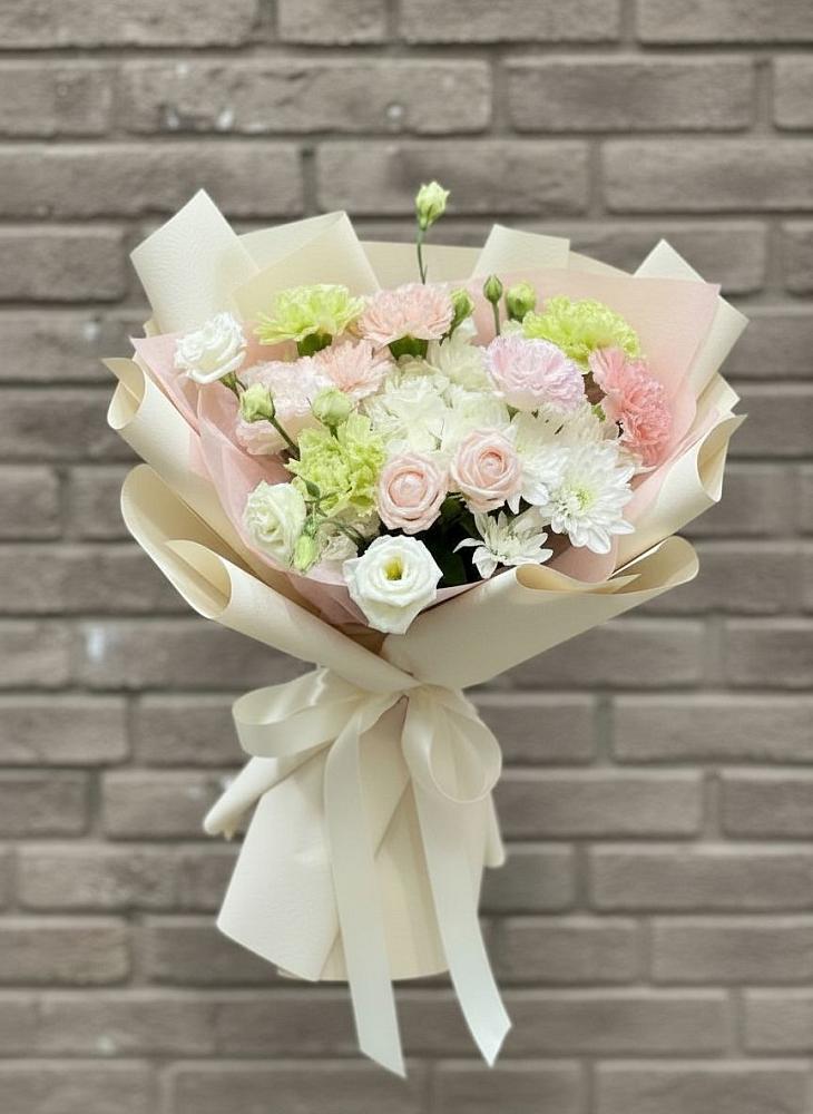 Букет цветов из: Гвоздики, Розы, Лизиантусы и Хризантемы в Троицком Омской области