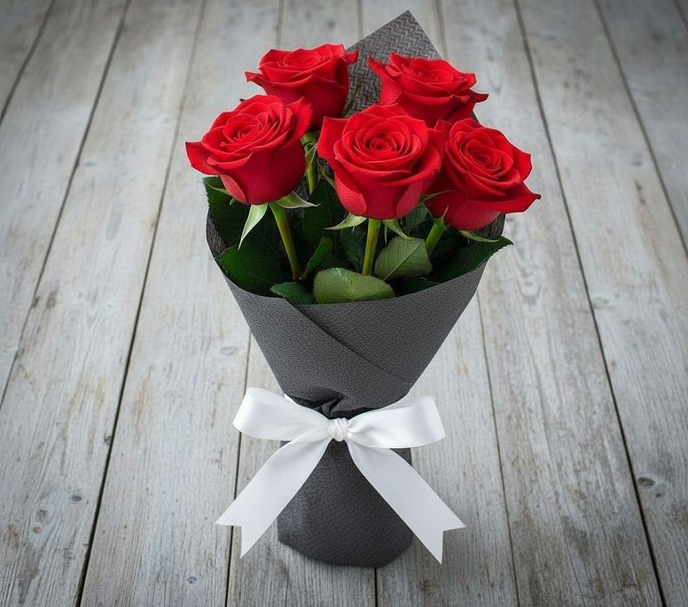 Букет 5 Красных роз Эдлесс Лав в Троицком Омской области