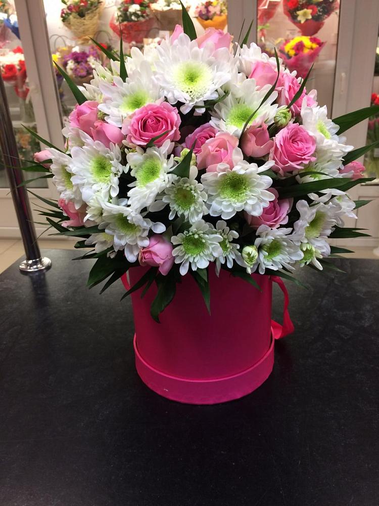 Цветочная композиция из Розы и Хризантемы в шляпной коробке в Троицком Омской области