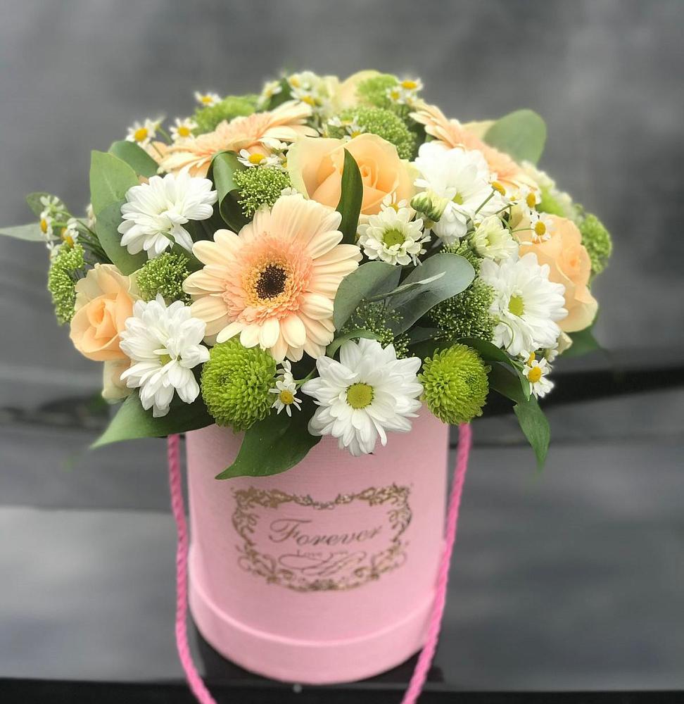 Цветочная композиция из Розы, Герберы и Хризантемы в шляпной коробке в Троицком Омской области